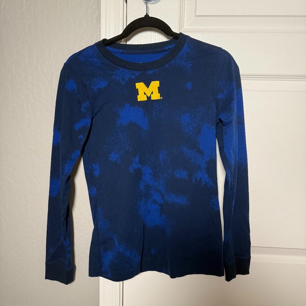 Nike Women's Long Sleeve Blue Tie-Dye Top with Yellow 'M' Michigan Logo